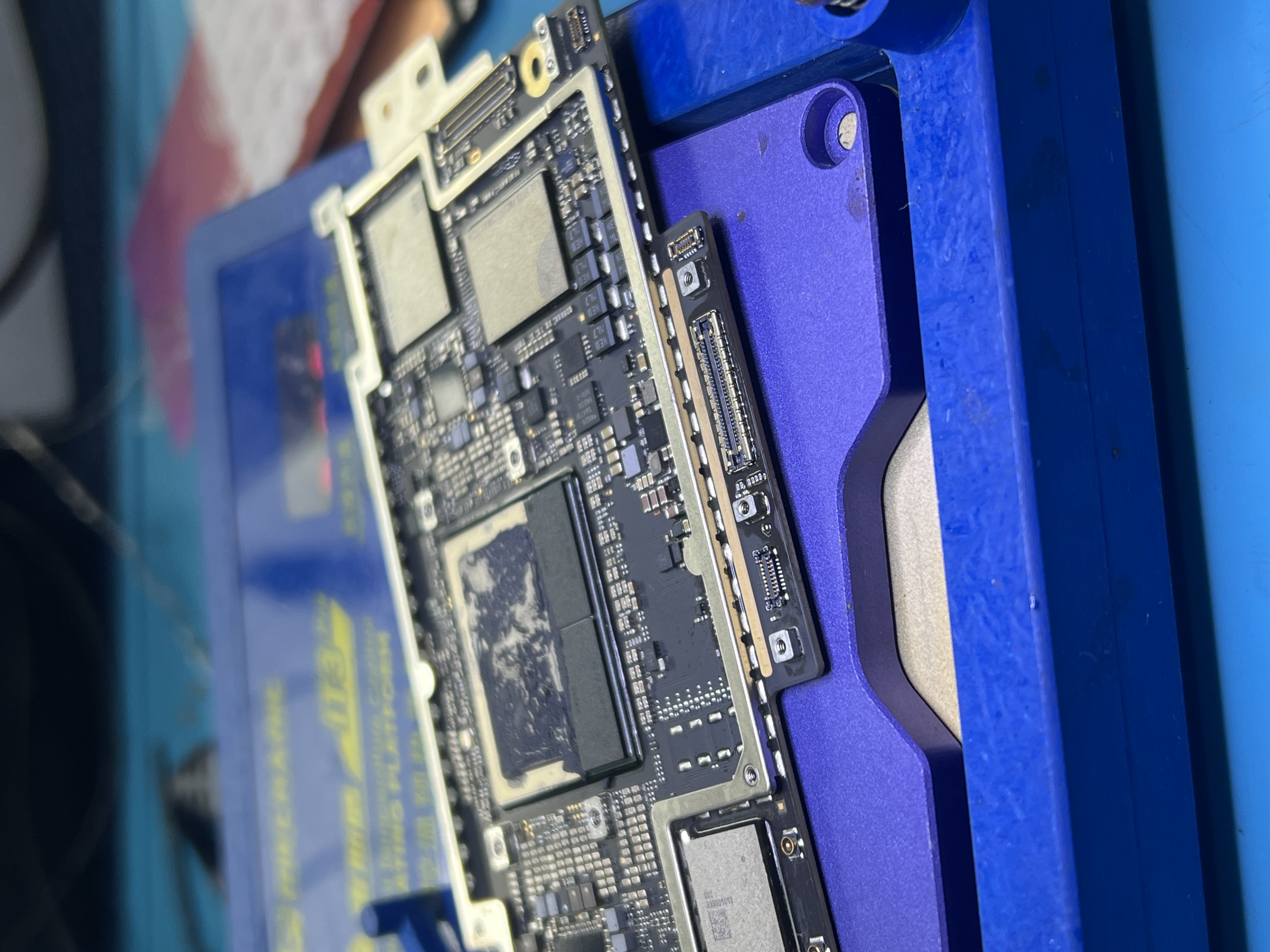 Reparación de placa lógica MacBook