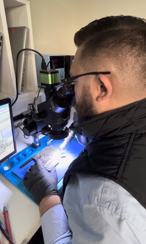 Si quieres reparar placas electrónicas de Mac, esto debes saber